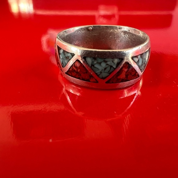 Vintage Southwestern Silver Turquoise & Coral Inlay Infinity Band. Size 4.5 - Picture 4 of 14